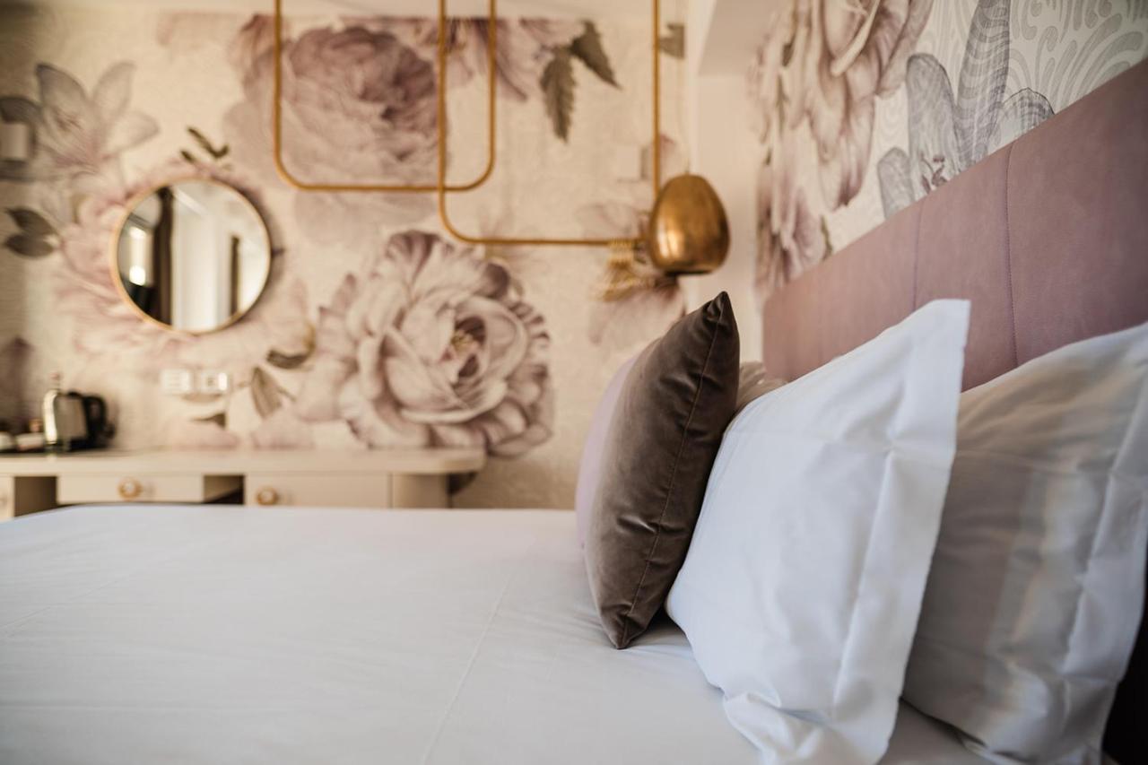 Luxury Suites Rocopom - Lake Front 말그라테 외부 사진