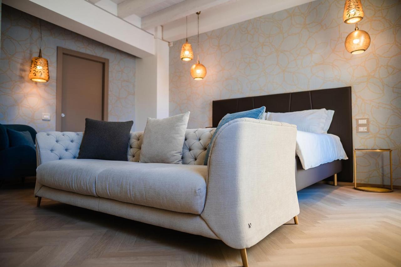 Luxury Suites Rocopom - Lake Front 말그라테 외부 사진
