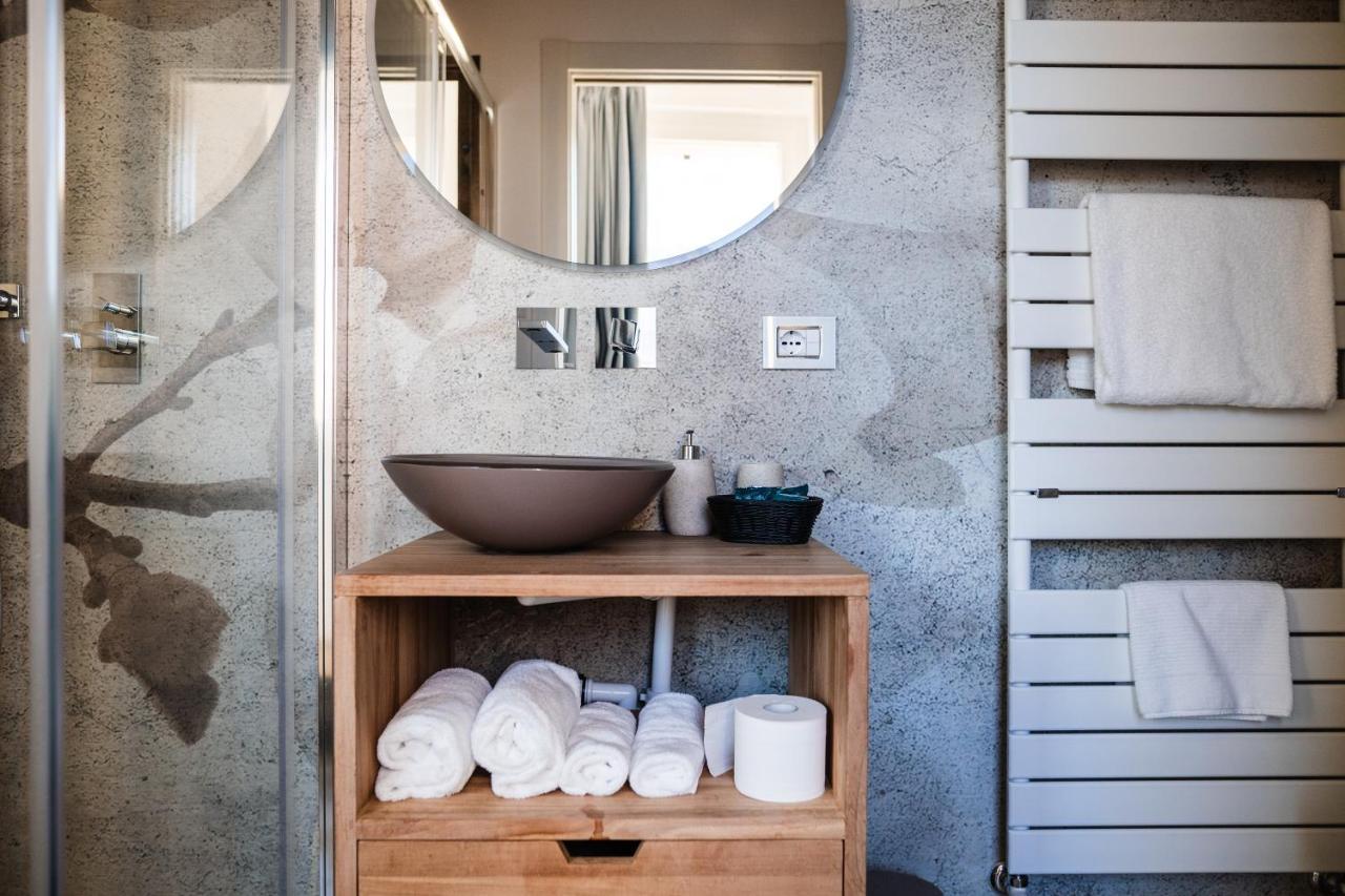 Luxury Suites Rocopom - Lake Front 말그라테 외부 사진