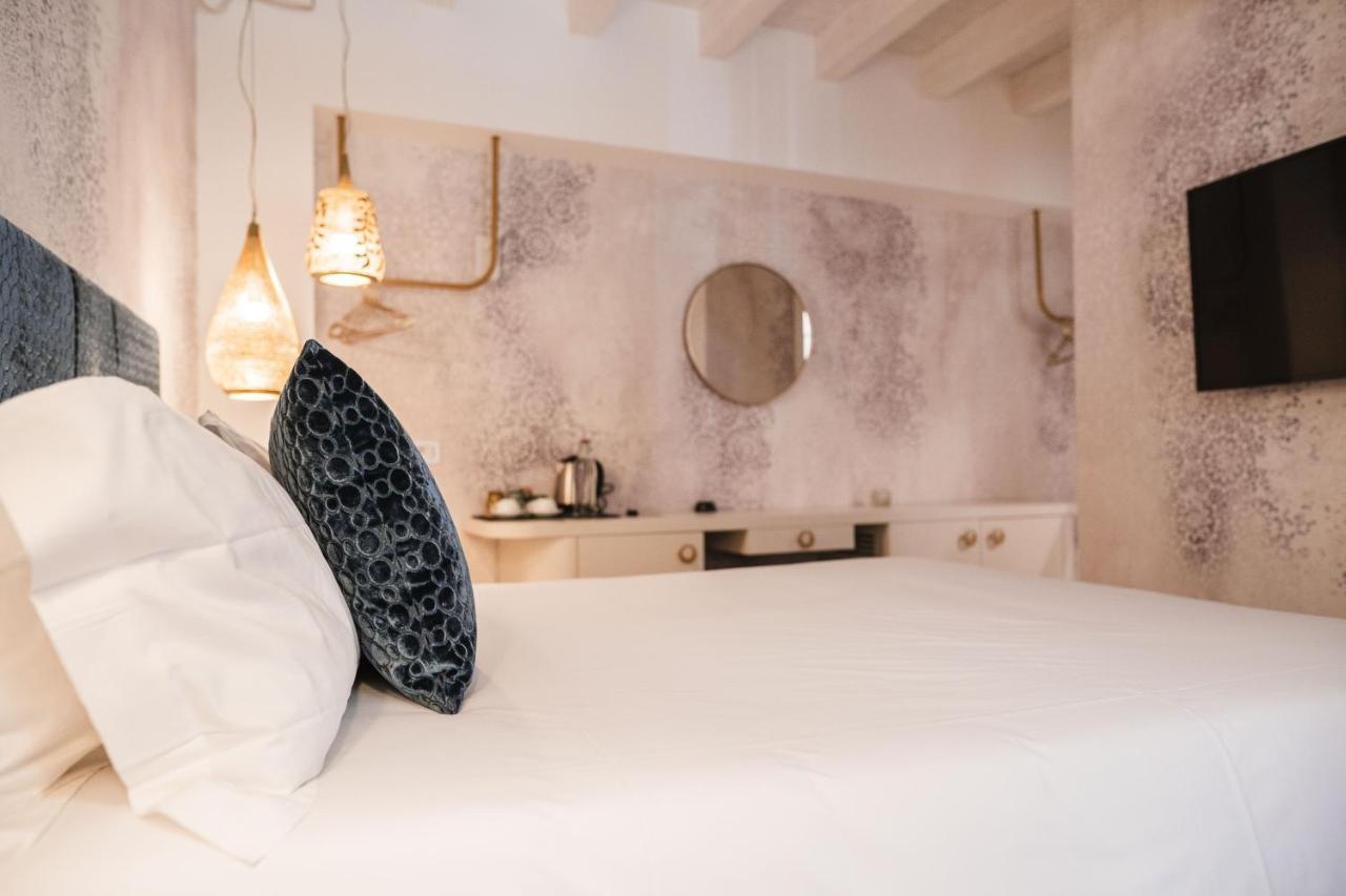 Luxury Suites Rocopom - Lake Front 말그라테 외부 사진