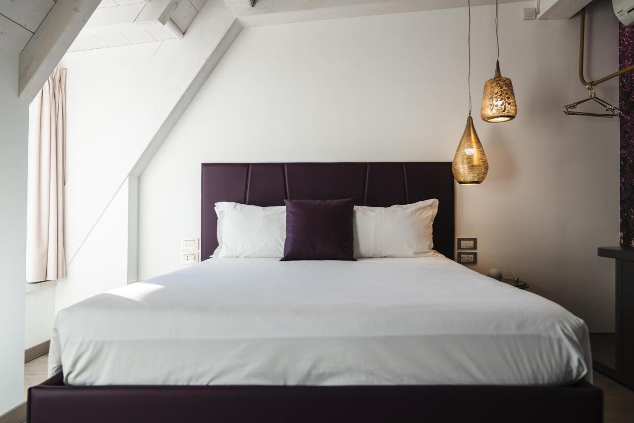 Luxury Suites Rocopom - Lake Front 말그라테 외부 사진