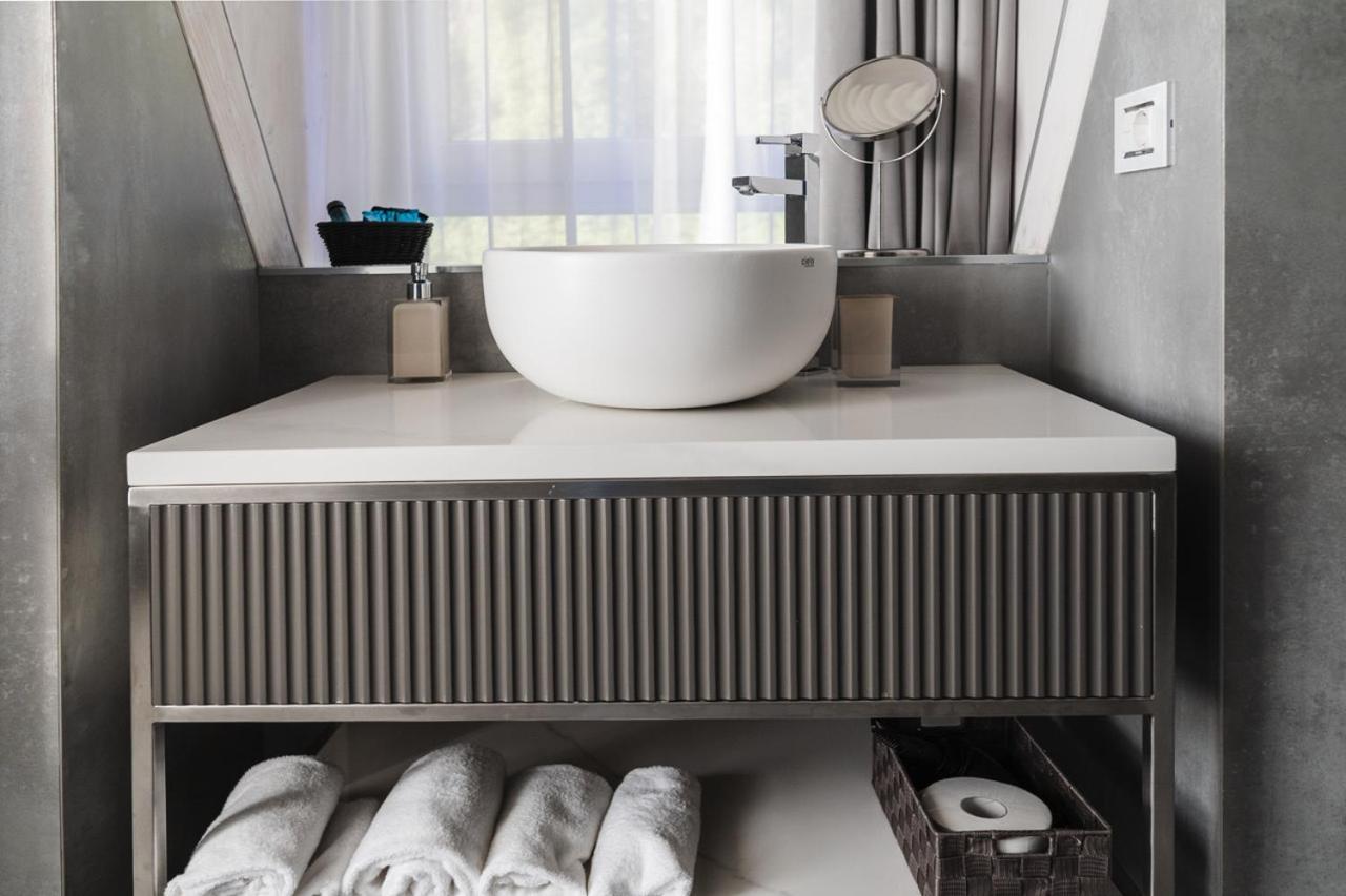 Luxury Suites Rocopom - Lake Front 말그라테 외부 사진