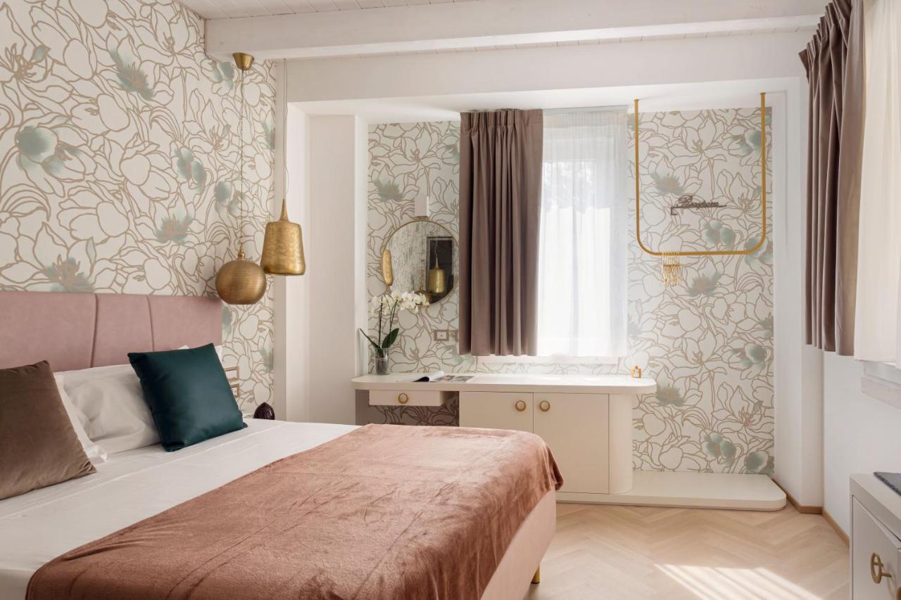 Luxury Suites Rocopom - Lake Front 말그라테 외부 사진